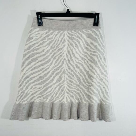 NWT Anthropologie Dolan White Gray Zebra Sweater Knit Ruffle Skirt XS New - Picture 14 of 15